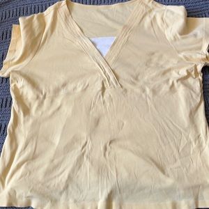 Venezia t shirt yellow in color